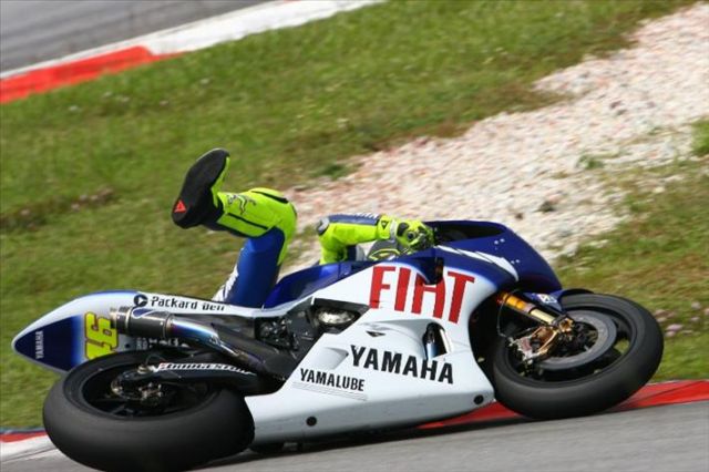 Дополнительное изображение к новости MotoGP: Падение Росси - новые фото