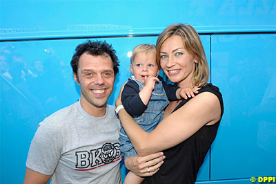 Лорис Капиросси, его жена Ингрид и сын Риккардо (2008)