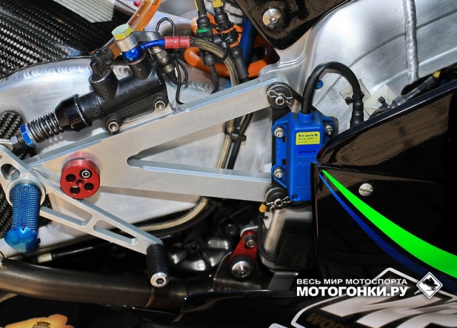 Типичное крепление транспондера на мотоцикле для Гран-При