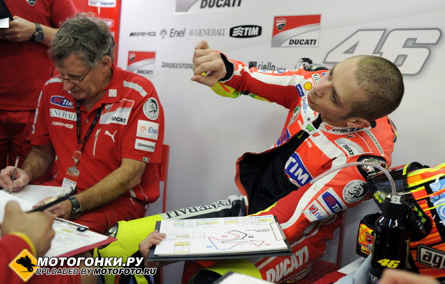 MotoGP, Валентино Росси в гараже Ducati Factory после тренировки