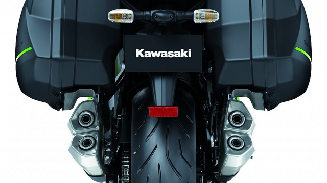 Kawasaki Z1000SX (2014) - больше объема в кофрах при той же ширине мотоцикла
