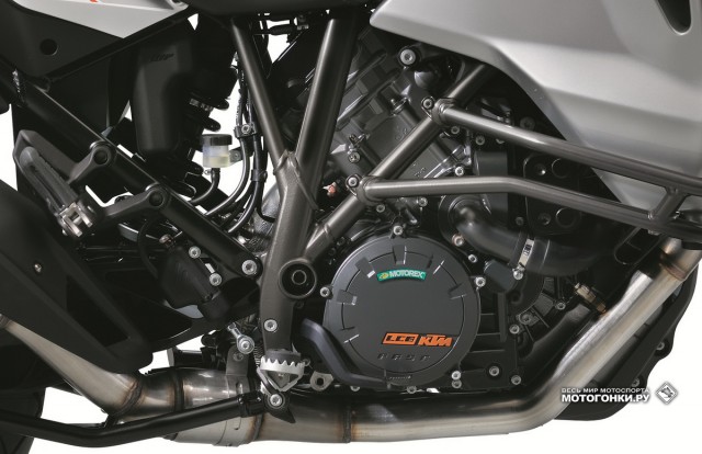 Силовой агрегат KTM 1290 Super Adventure - внешне, как у Super Duke R, но отличается внутренне