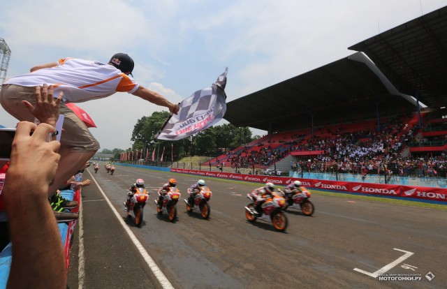 MotoGP - Дани Педроса и Марк Маркес посетили Sentul International в Индонезии по пути в Сепанг