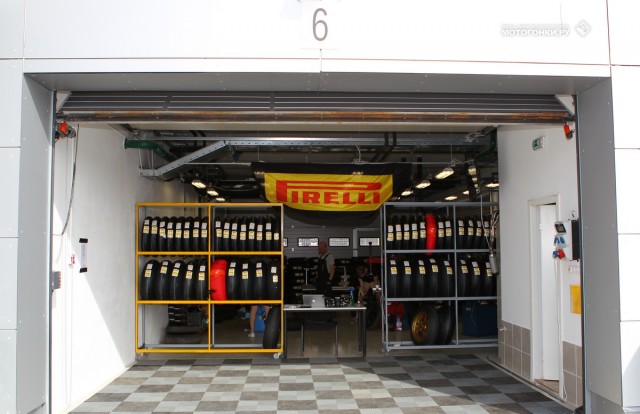 TrackRaceDays 2015: трек-дни на Moscow Raceway - теперь с официальным шинным сервисом Pirelli и полным набором покрышек 2015 года! В боксе №6