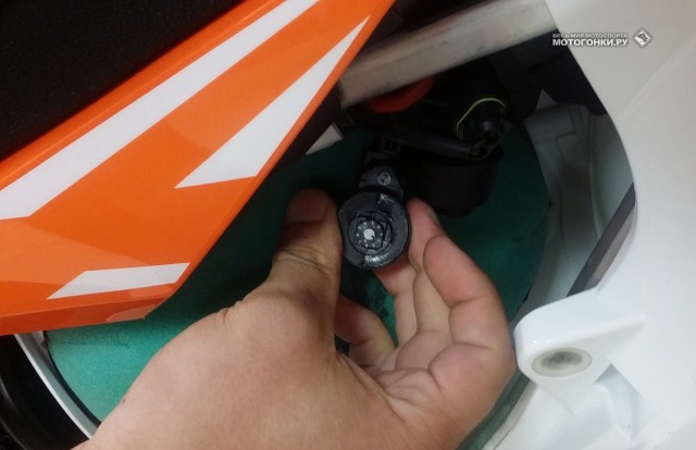 KTM 350 SX-F: в память можно прошить до 9 карт зажигания, 3 из которых можно переключать по ходу тренировки или гонки