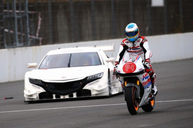 Honda Racing Thanks Days 2015: Маркес пересел за руль Honda NSX, а Алонсо - в седло Honda RC213V