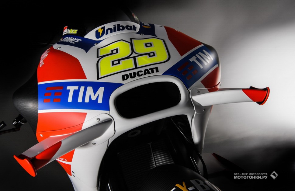  MotoGP - Ducati Factory Team & Desmosedici GP16