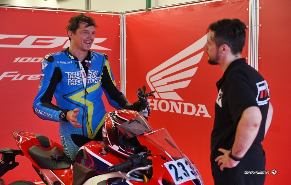 Михаил Берестнев делится впечатлениями от тест-драйва Honda CBR1000SP1 на Moscow Raceway
