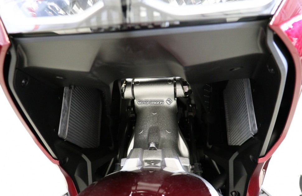Тест-драйв Honda Gold Wing GL1800 (2018): новая аэродинамика и система охлаждения - потоковая