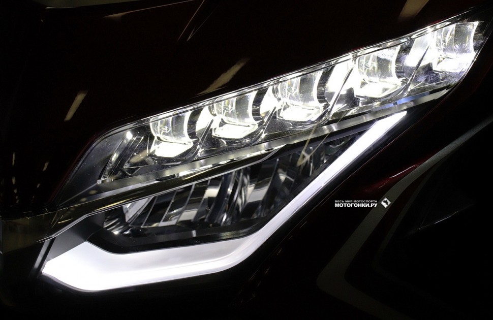 Тест-драйв Honda Gold Wing GL1800 (2018): хрустальная люстра - каждый светодиод в собственной оправе