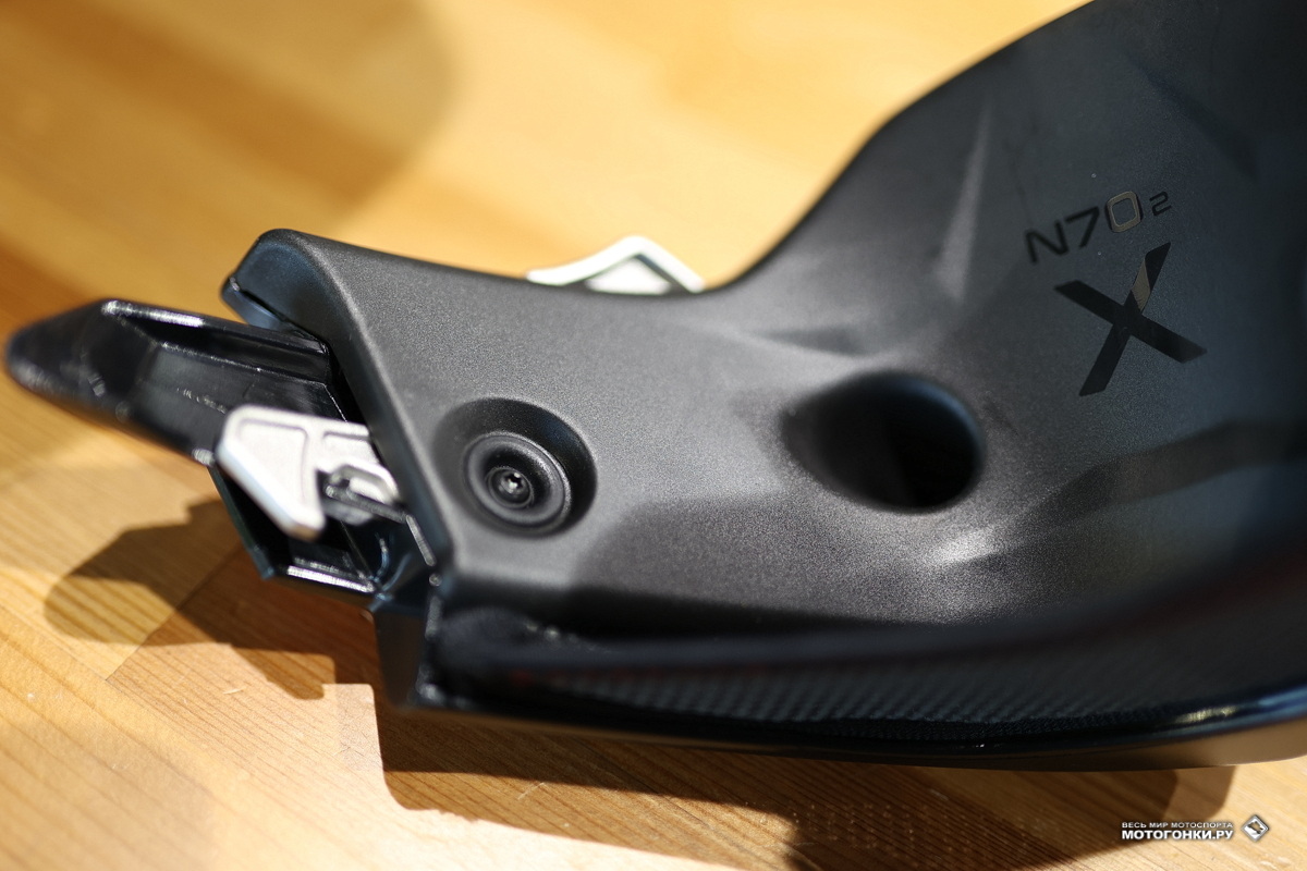 Обзор мотошлема NOLAN N70-2 GT - съемная защита подбородка и скулы, детально