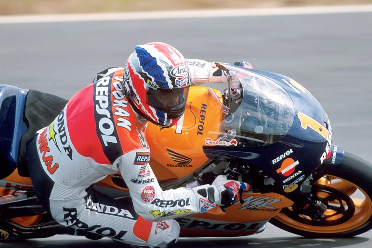 Мик Дуэйн, 5-кратный чемпион Мото Гран-При с Repsol Honda Мик Дуэйн, 5-кратный чемпион Мото Гран-При с Repsol Honda