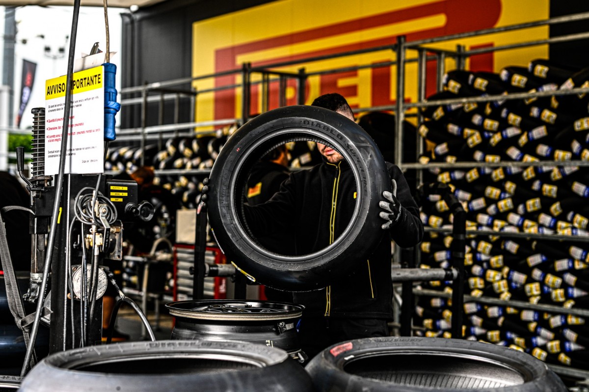 Pirelli станет единым поставщиком Мото Гран-При Pirelli станет единым поставщиком Мото Гран-При