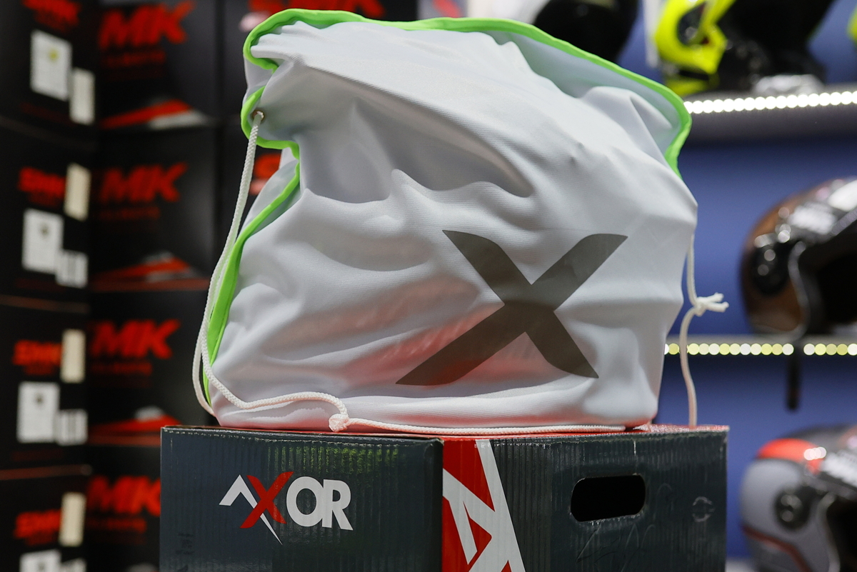 Обзор шлемов для мотокросса, эндуро и путешествий AXOR X-CROSS X1: прочный чехол в комплекте Обзор шлемов для мотокросса, эндуро и путешествий AXOR X-CROSS X1: прочный чехол в комплекте