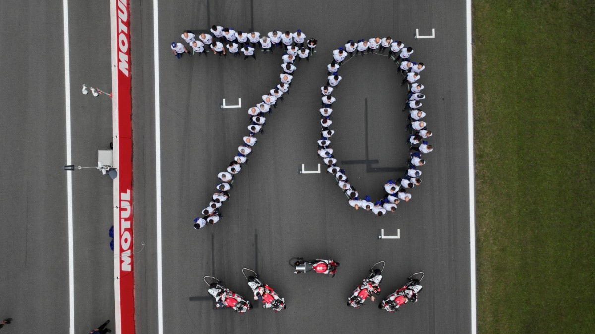 MotoGP 2025 DutchGP - Гран-При Нидерландов: Yamaha Racing представила юбилейную ливрею для YZR-M1 MotoGP 2025 DutchGP - Гран-При Нидерландов: Yamaha Racing представила юбилейную ливрею для YZR-M1