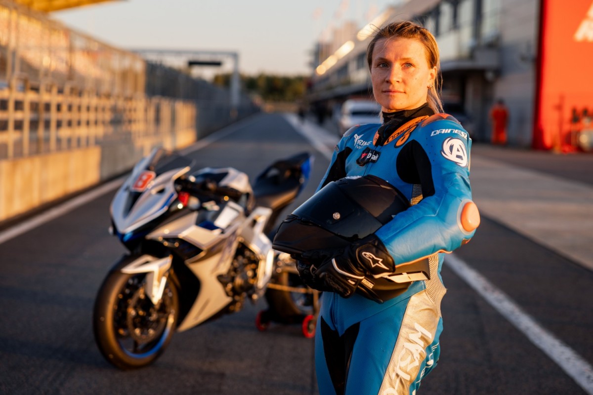 Проект QTM Motorsport и Zontes RUSSIA: спортбайк Zontes 703RR - Мария Медведева, тест-пилот Проект QTM Motorsport и Zontes RUSSIA: спортбайк Zontes 703RR - Мария Медведева, тест-пилот