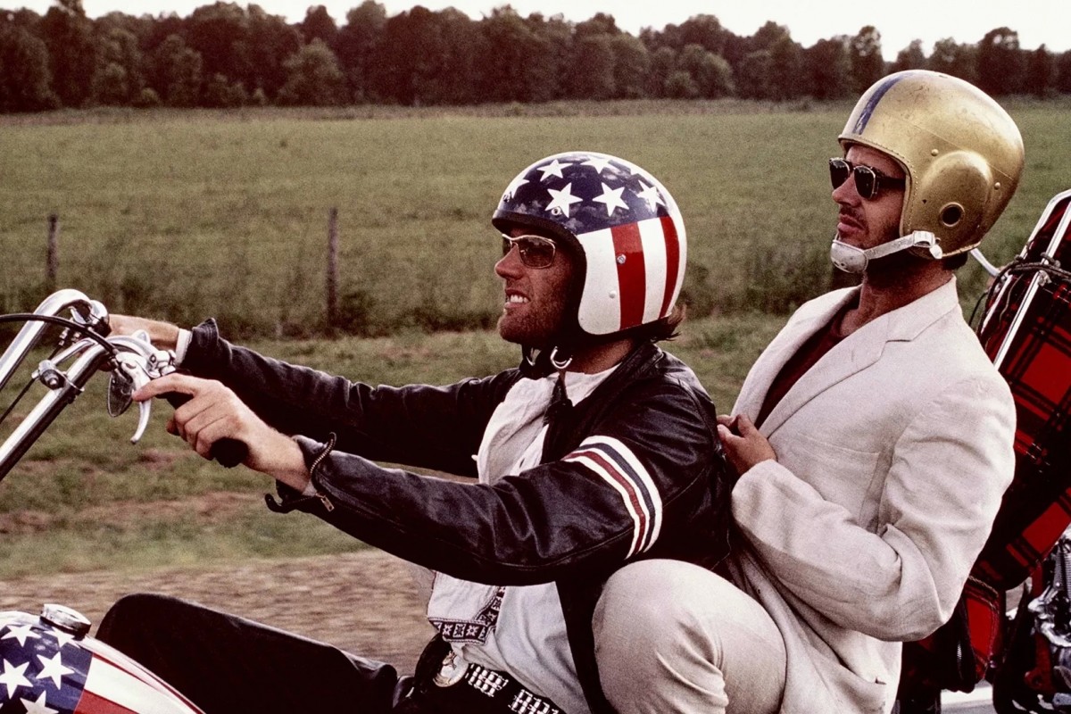 Культовый фильм Беспечный ездок (Easy Rider) демонстрирует различия в законах от штата к штату Культовый фильм Беспечный ездок (Easy Rider) демонстрирует различия в законах от штата к штату