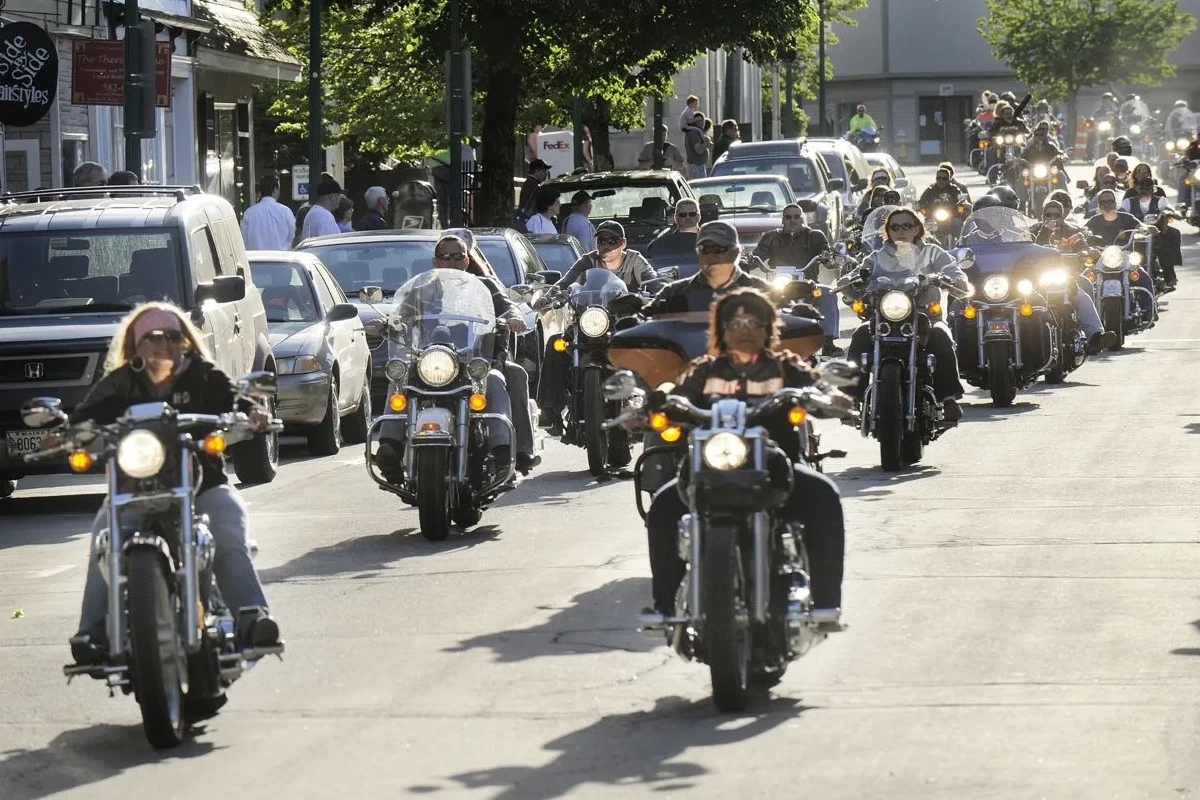 Байкеры Иллинойса пытаются отстоять свое право - не надевать шлем при езде на мотоцикле Байкеры Иллинойса пытаются отстоять свое право - не надевать шлем при езде на мотоцикле