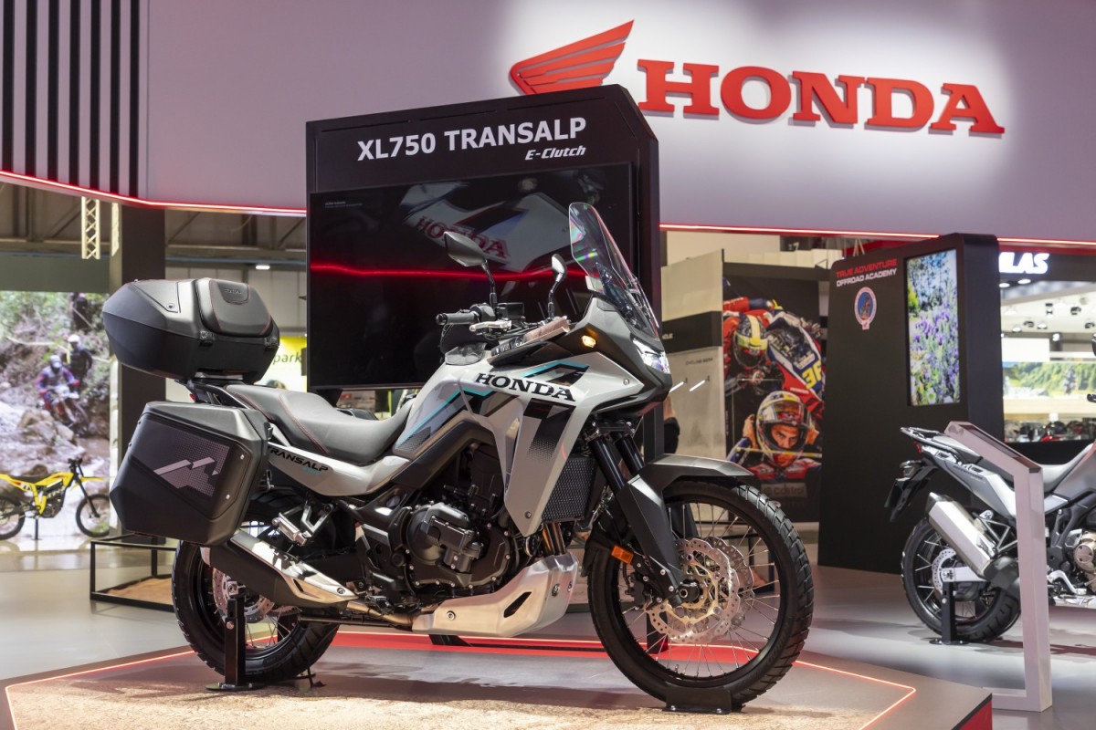 Миланский Мотосалон EICMA 2025 - Honda TransAlp XL750 E-Clutch Миланский Мотосалон EICMA 2025 - Honda TransAlp XL750 E-Clutch