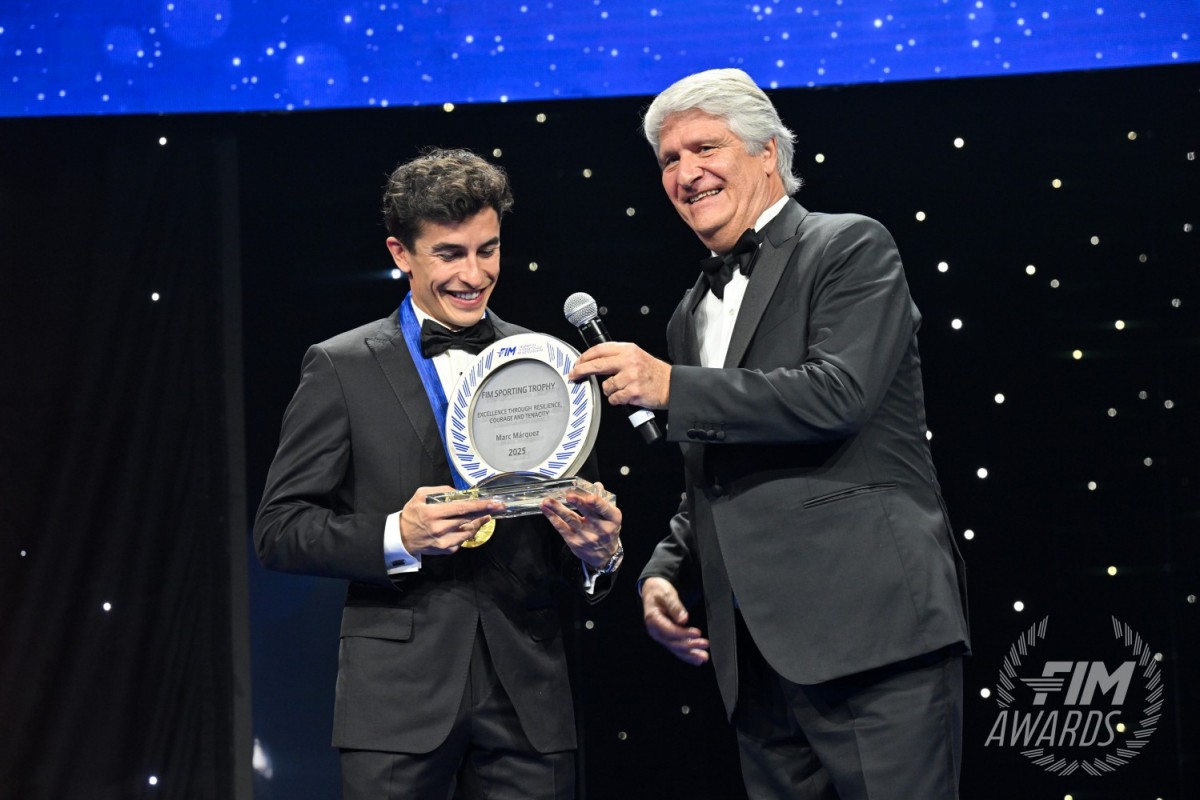 FIM Awards 2025: чемпиону MotoGP Марку Маркесу вручили особый трофей за спортивный дух FIM Awards 2025: чемпиону MotoGP Марку Маркесу вручили особый трофей за спортивный дух