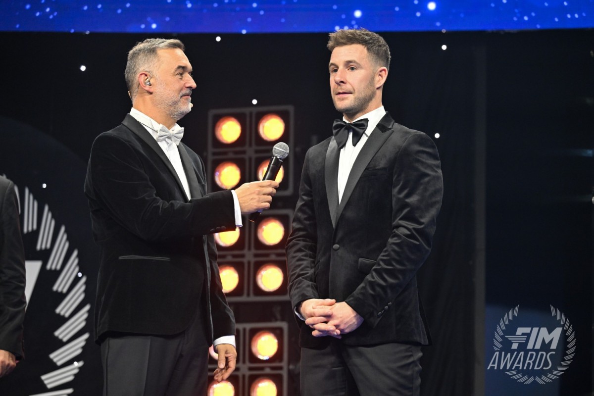 FIM Awards 2025: медали вручает 6-кратный чемпион WSBK Джонатан Рэй FIM Awards 2025: медали вручает 6-кратный чемпион WSBK Джонатан Рэй