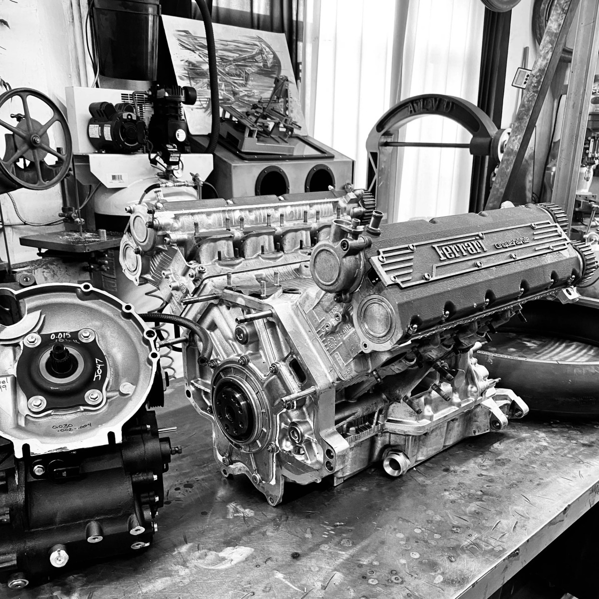 Двигатель Ferrari F355 готовится стать сердцем супермотоцикла Двигатель Ferrari F355 готовится стать сердцем супермотоцикла