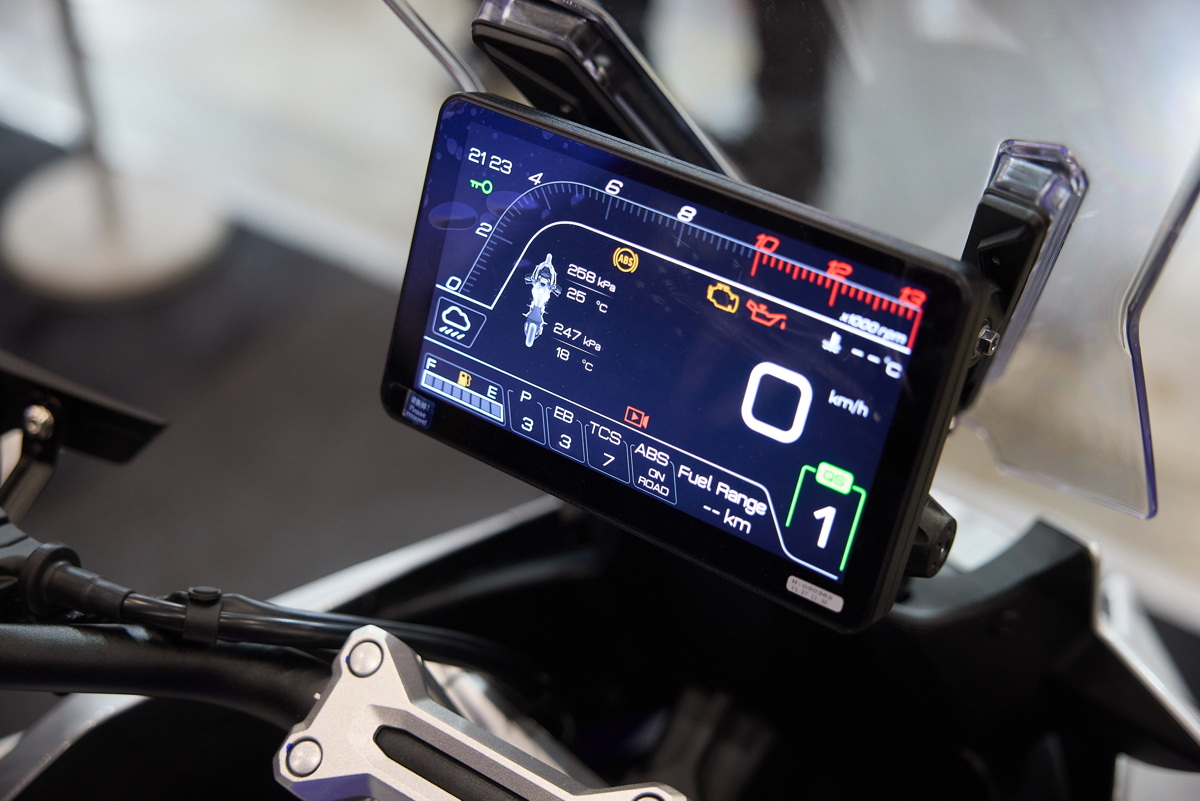 Новый Zontes 703T на выставке Мотовесна 2026 - новый экран контрольной панели Новый Zontes 703T на выставке Мотовесна 2026 - новый экран контрольной панели