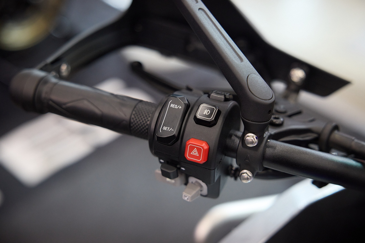 Новый Zontes 703T на выставке Мотовесна 2026 - новый левый пульт Новый Zontes 703T на выставке Мотовесна 2026 - новый левый пульт