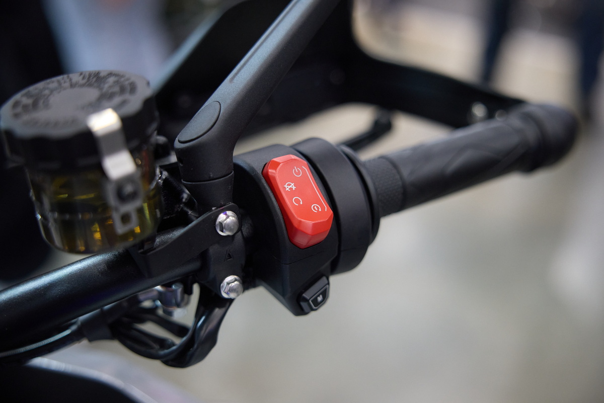 Новый Zontes 703T на выставке Мотовесна 2026 - новый правый пульт Новый Zontes 703T на выставке Мотовесна 2026 - новый правый пульт