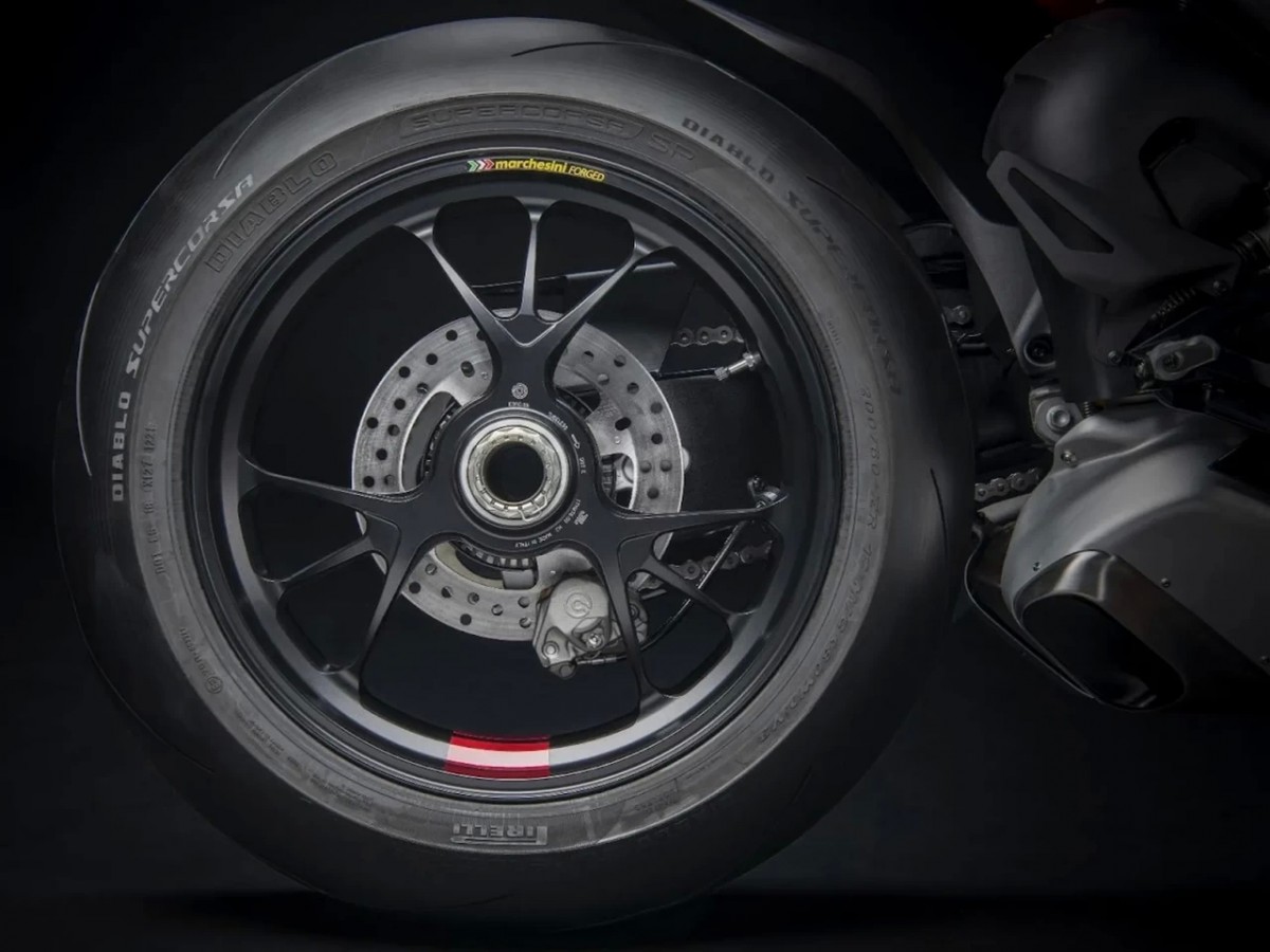 Консольная подвеска заднего колеса Ducati Pagniale V4 (2024) Консольная подвеска заднего колеса Ducati Pagniale V4 (2024)