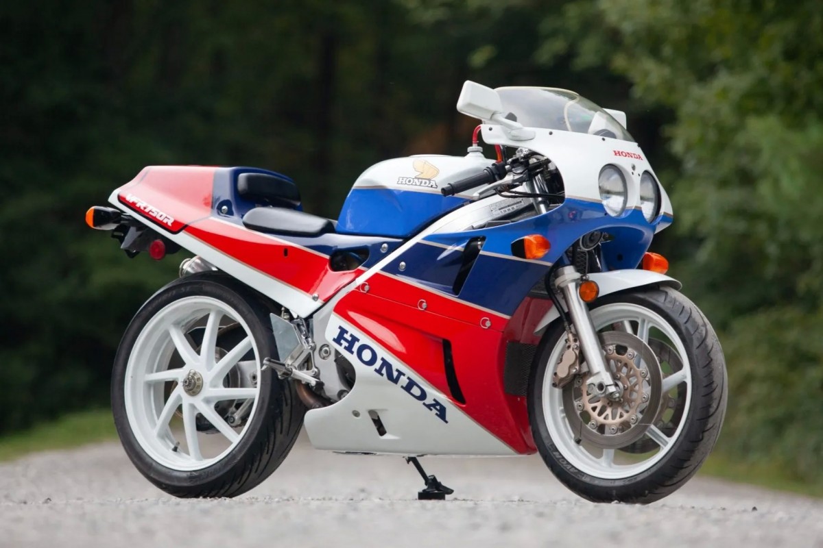 Honda VFR750R NC30 (1988) Honda VFR750R NC30 (1988)