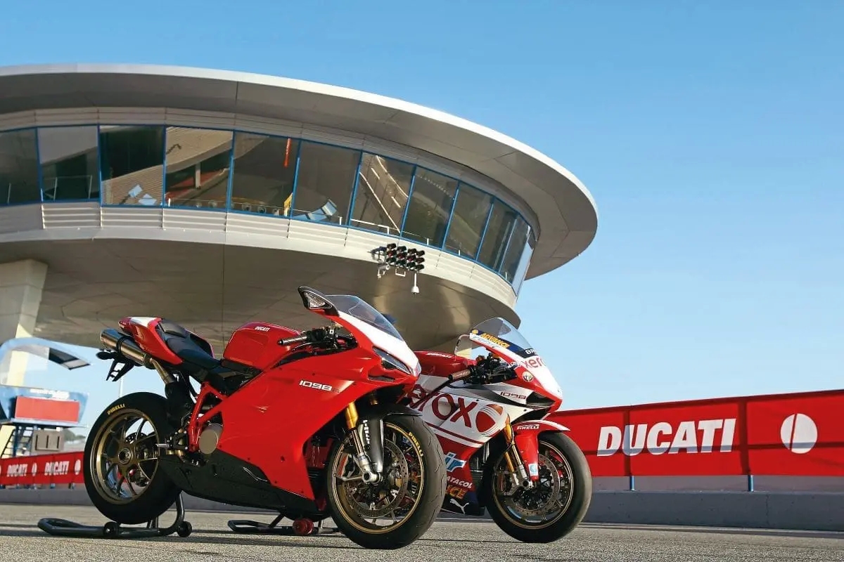 Ducati с консольной подвеской заднего колеса - фетиш! Ducati с консольной подвеской заднего колеса - фетиш!