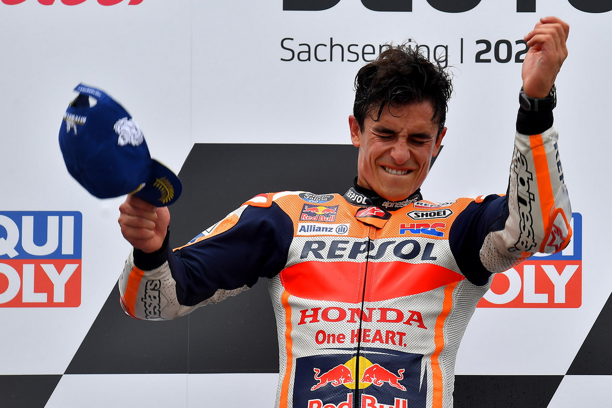 Король Кольца Марк Маркес: победа на Sachsenring после трех операций в 2020 году Король Кольца Марк Маркес: победа на Sachsenring после трех операций в 2020 году