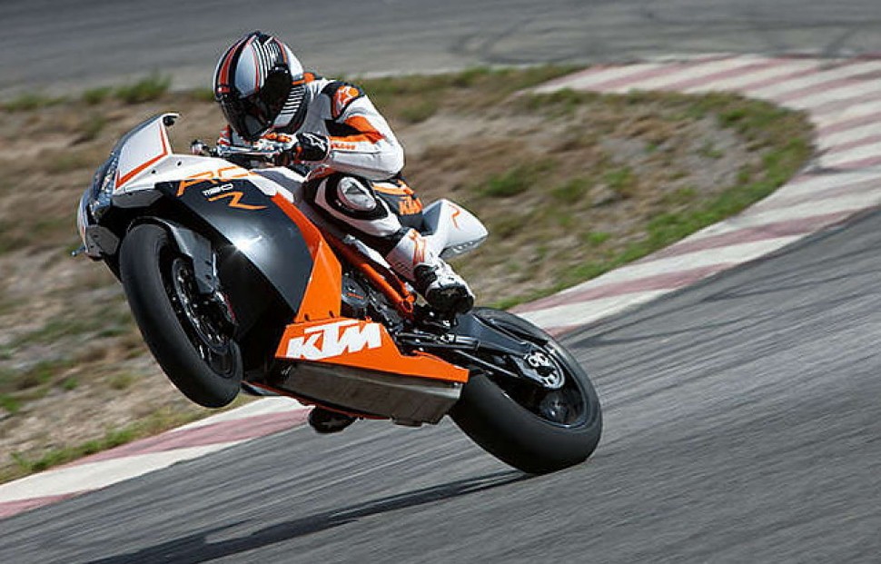 Тест-драйв KTM RC8 на МОТОГОНКИ.РУ Тест-драйв KTM RC8 на МОТОГОНКИ.РУ