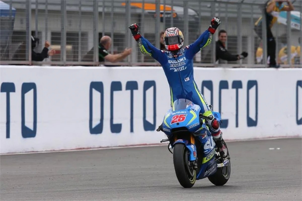 Дебютная победа Suzuki в Новой эре MotoGP - добыта в Сильверстоуне Дебютная победа Suzuki в Новой эре MotoGP - добыта в Сильверстоуне