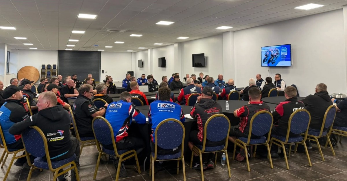 Презентация новых правил Superbike Next Generation командам British Superbike Презентация новых правил Superbike Next Generation командам British Superbike