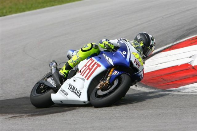 Дополнительное изображение к новости MotoGP: падение Росси - новые фото