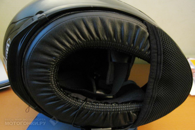 Shoei Multitec с установленным акустическим воротником: теплее и тише, но для Neotec это уже не требуется