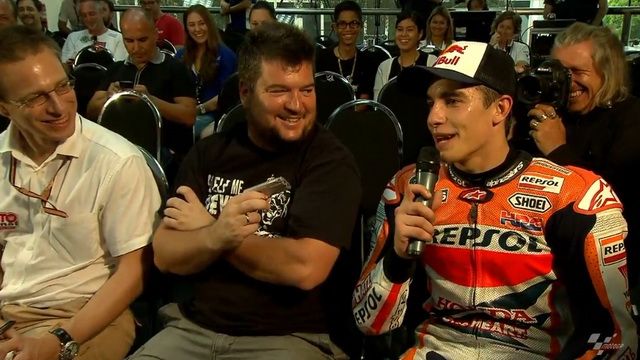 Марк Маркес выступил в роли интервьювера в ходе пресс-конференции с чемпионом Moto2 Тито Рабатом
