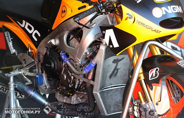 Шасси Harris для двигателя Yamaha YZR-M1 мотоцикла Колина Эдвардса - безуспешный проект Forward Racing