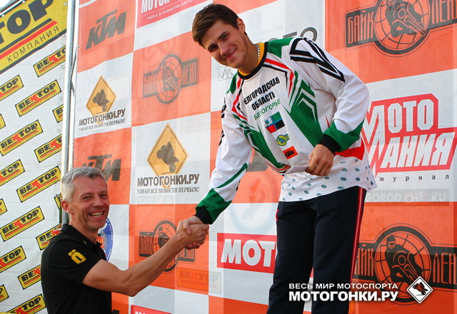 Максим Назаров - самый быстрый на новой трассе в Череповце! Получает приз от Московской Лаборатории Ohlins за новый рекорд круга