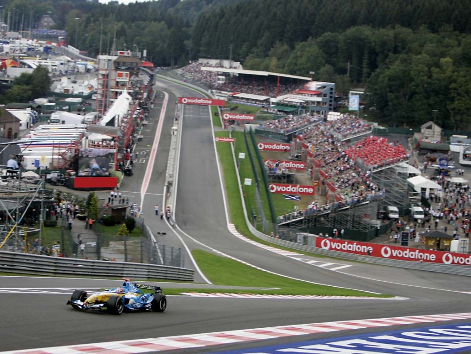 Туманная Spa-Francorchamps является одной из самых известных в мире гоночных трасс наряду с Nurburgring