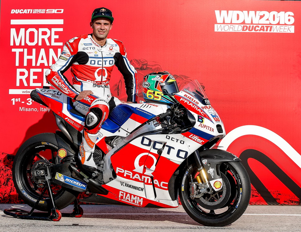 Владимир Леонов стал первым российским мотогонщиком, опробовавшим прототип MotoGP Ducati GP15 команды Octo Pramac Yakhnich
