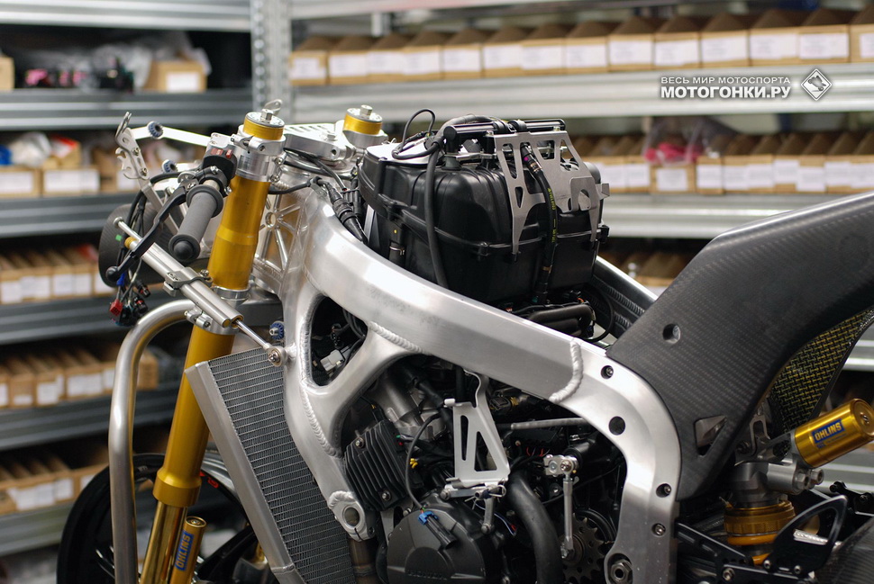 Шасси прототипа FTR Moto2 с мотором