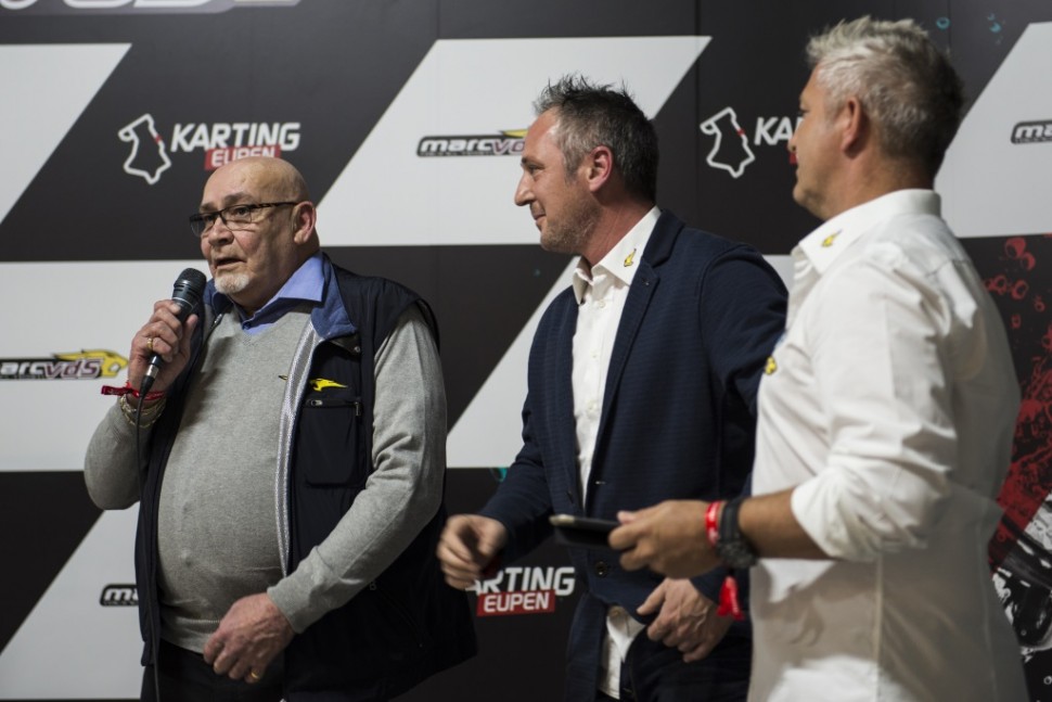 Марк Ван дер Штратен (слева) подтвердил продолжение гоночной программы. Майкл Бартоломью - ее менеджер (в центре) 