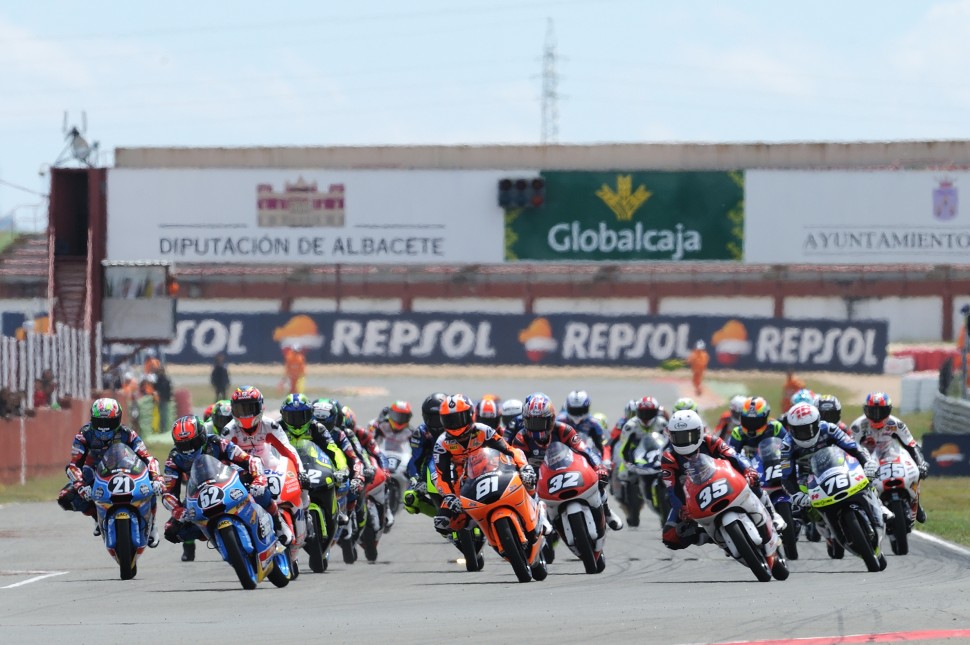 Старт первой гонки сезона CEV Moto3 в Albacete