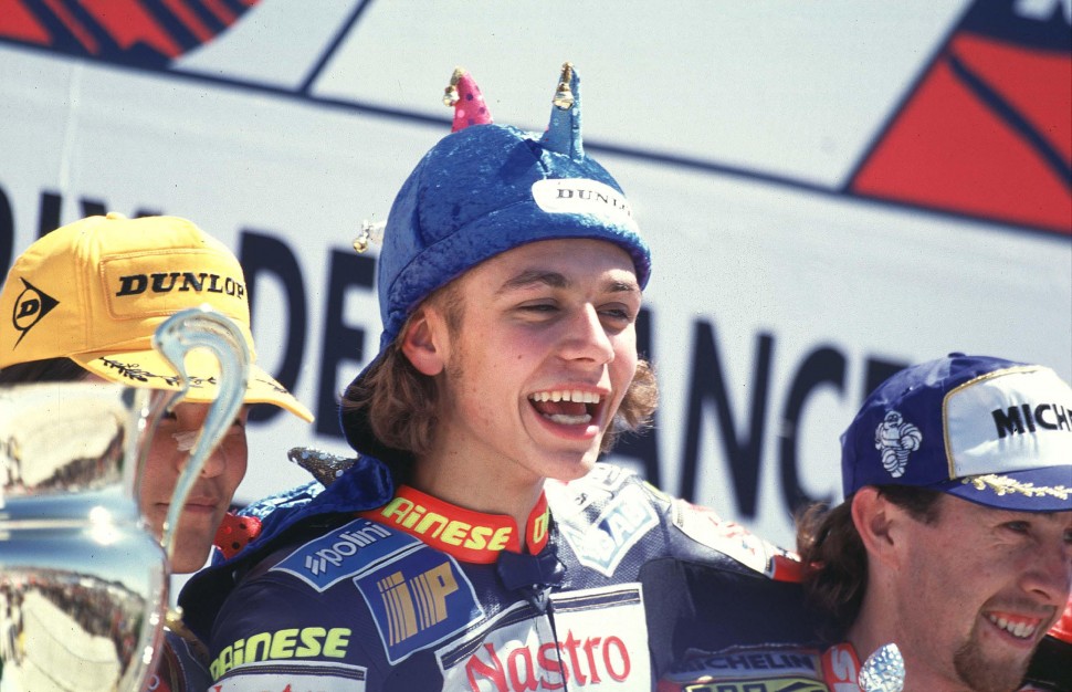 Валентино Росси заработал свой первый гонорар в 1997 году, выиграв чемпионат GP125