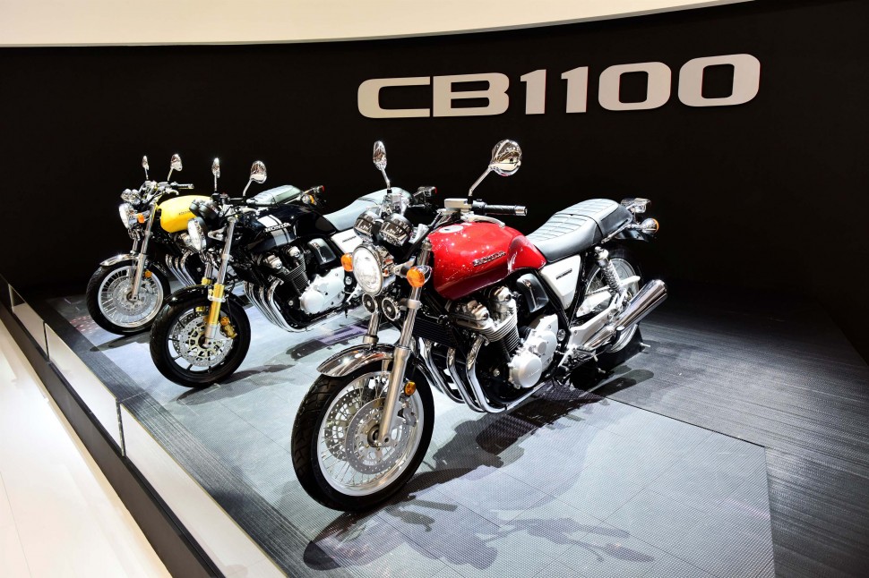 На выставке INTERMOT-2016 Honda представила сразу два варианта CB1000 - EX и RS