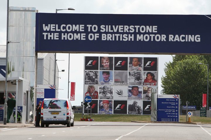 Добро пожаловать в Сильверстоун, дом британского моторного спорта!