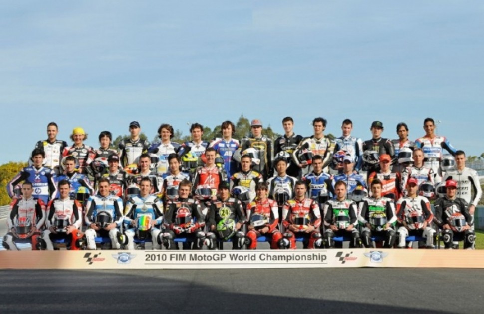Moto2: класс 2010 года - 40 участников, включая двух россиян - Владимира Леонова и Владимира Иванова